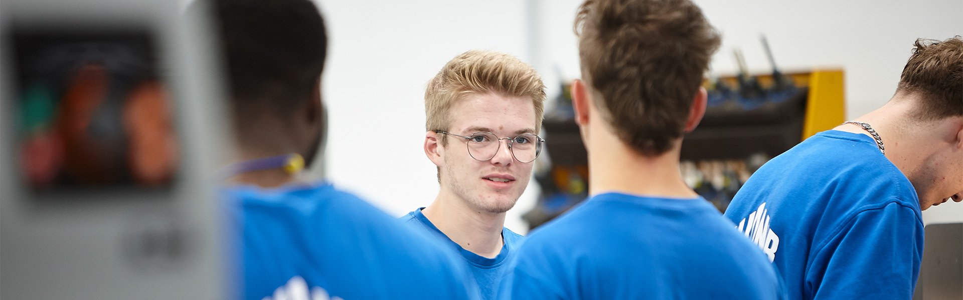 Auszubildende bei der Arbeit