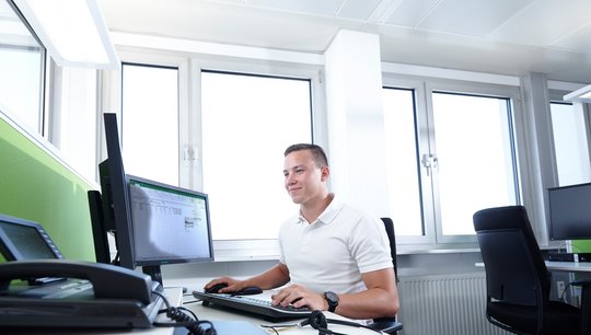 Industrie­kaufmann mit Zusatz­qualifikation­ (m/w/d)